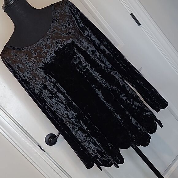 Isaac Mizrahi Black Scallop Bottom Top - Picture 1 of 11
